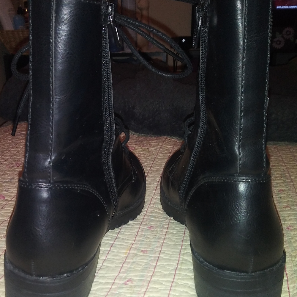 Boots - Picture 4 of 5
